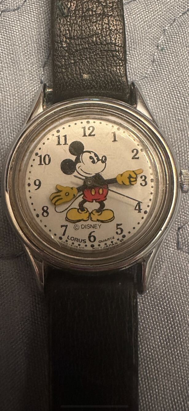 Vintage 90’s Lorus Pointing Mickey Mouse Quartz Watch Wristwatch Retro Women’s